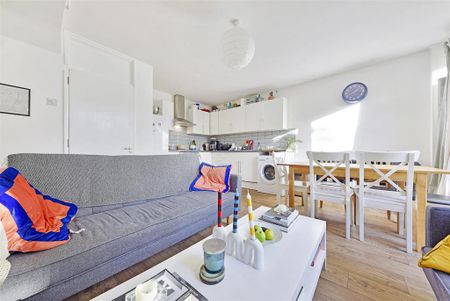 4 bedroom flat to rent - Photo 3