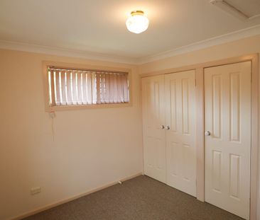 FAMILY HOME IN QUIET NEIGHBOURHOOD - Photo 4