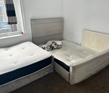 4 bedroom terraced house to rent - Photo 3