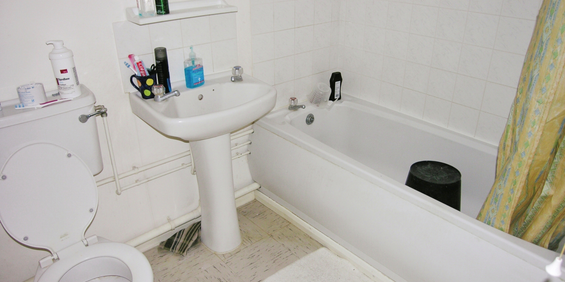 2 bedroom flat to rent Dads Wood - Photo 3