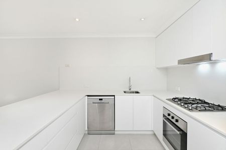 Cozy Newly Renovated 2 Bedroom Apartment !!! - Photo 3