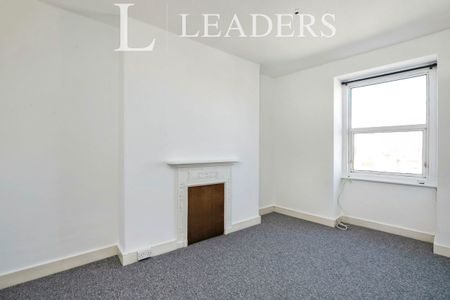 2 bedroom apartment to rent West Parade, Bexhill-on-Sea, East Sussex, TN39 - Photo 4