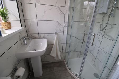 1 bedroom in a house share to rent - Photo 5