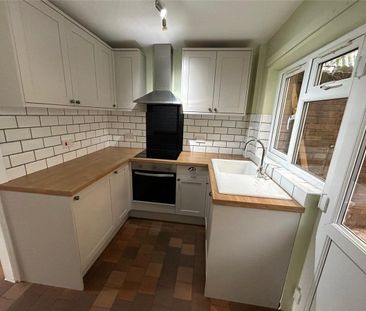 A three-bedroom semi-detached cottage located in the village of Lla... - Photo 5