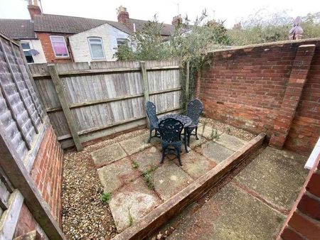 Gordon Street, NN2 - Photo 2