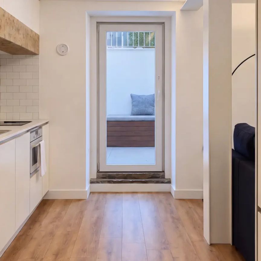 1-bedroom apartment for rent in Lisbon, some conditions apply - Photo 1