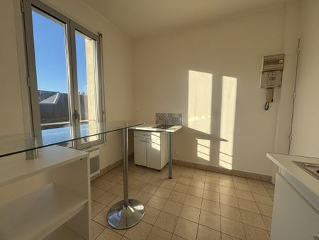 Location Appartement 2 pièces 38m² CHATELLERAULT 86100 - Photo 4