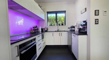 Hobsonville, 2 Bedrooms, $700 - Photo 4