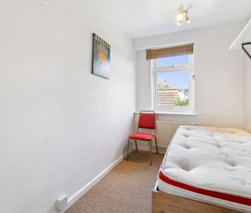 5 bedroom semi-detached house to rent - Photo 2