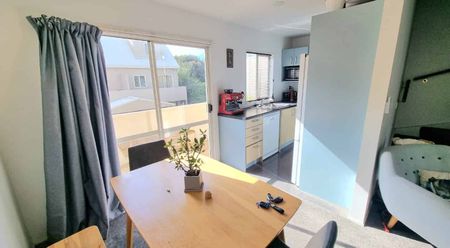 Contemporary Living and Urban Style - Photo 2