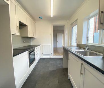 3 bedroom semi-detached house to rent - Photo 4