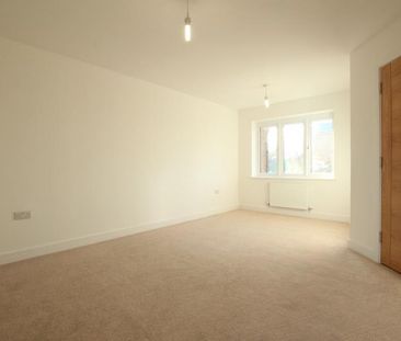 3 bedroom semi-detached house to rent - Photo 6