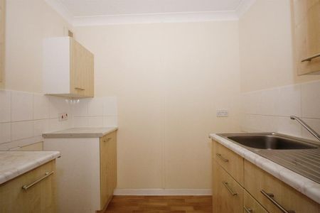 1 bedroom retirement property to rent - Photo 5