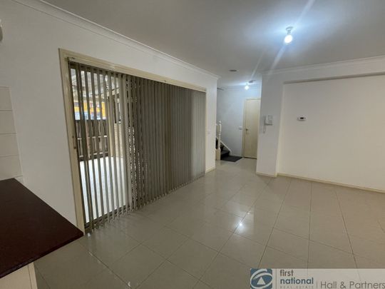 Three bedroom unit! - Photo 1