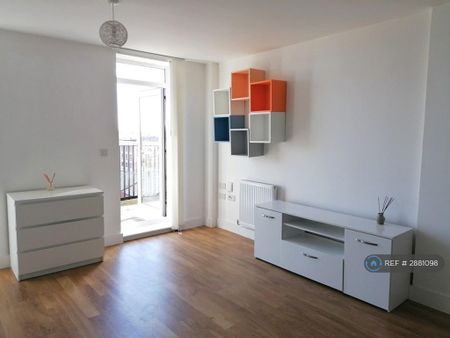 2 bedroom flat to rent - Photo 3