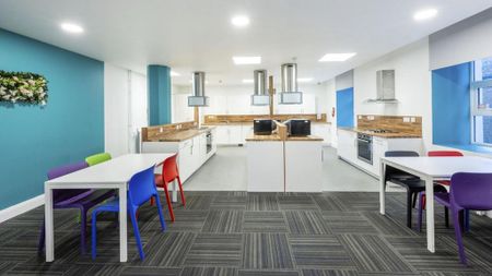 1 bedroom in a flat share to rent - Photo 4