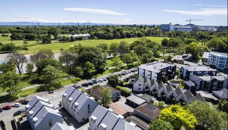 Sunny & spacious overlooking Hagley Park - Photo 4