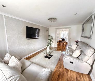 4 bedroom semi-detached house to rent - Photo 1