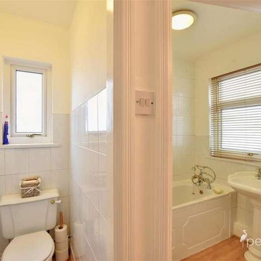 Dunmore Avenue, Seaburn, Sunderland, SR6 - Photo 1