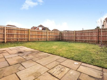 An attractive family home ideally located for town and station - Photo 4