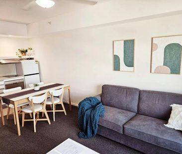 STUNNING FULLY FURNISHED STUDIO APARTMENT - Photo 2