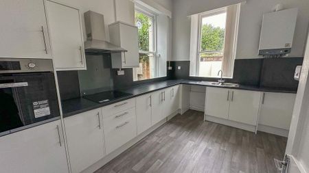 3 bedroom flat to rent - Photo 5