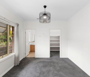 24 Roslyn Road, Belmont - Photo 2