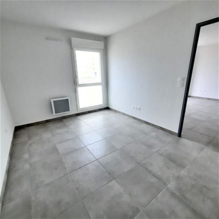 Location Appartement 2 pièces 44m² NIMES 30000 - Photo 2