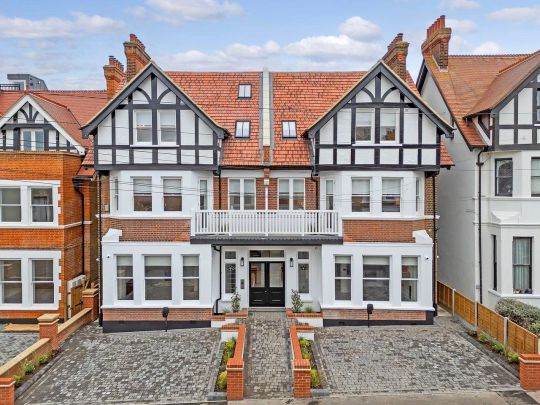 2 Bedroom Flat/Apartment - Photo 1