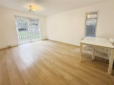 2 bedroom end of terrace house to rent - Photo 2