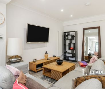 5 bedroom house to rent Western Road, SW19 - Photo 1