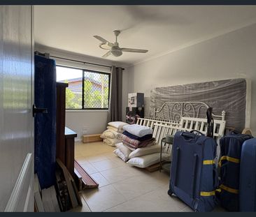 Big Family Home With Big Shed & Lagoon Views! 🏡 - Photo 4