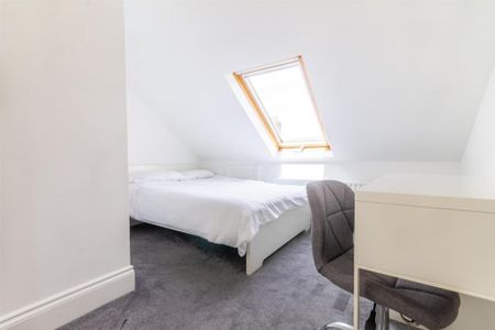 1 bedroom in a house share to rent - Photo 3