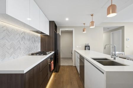 Top floor apartment with views to Black Mountain! - Photo 2