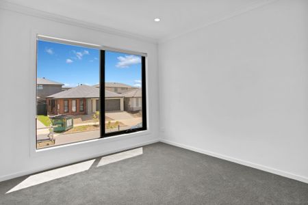 13 Oasis Place Clyde North VIC - Photo 4