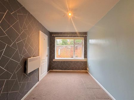 2 bedroom semi-detached bungalow to rent - Photo 2