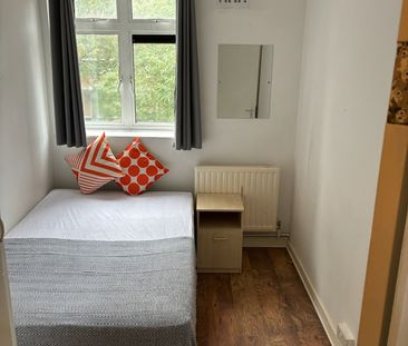 Room in a Shared Flat, Bew Court, SE22 - Photo 3