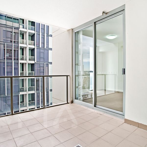 Modern one bedroom apartment for lease!! - Photo 1