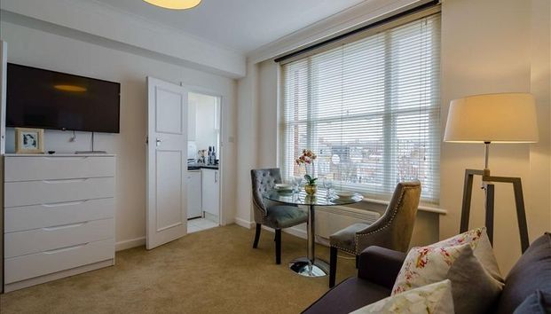 Studio to rent - Photo 1