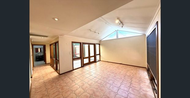 Low-Maintenance Living in the Heart of North Adelaide - Lifestyle & Location! - Photo 1