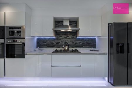 5 bedroom detached house to rent - Photo 4