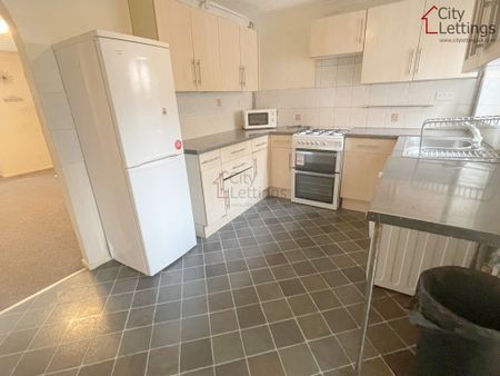 2 Bedroom Mid Terraced House - Photo 4