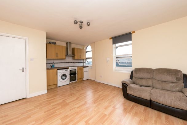 FLAT 2 CRICKETERS TERRACE ARMLEY LS12 1ST - Photo 1