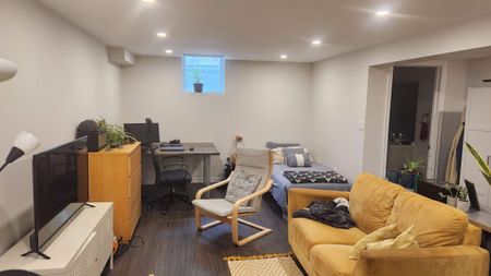 Bachelor apartment for rent in Pickering - Photo 4