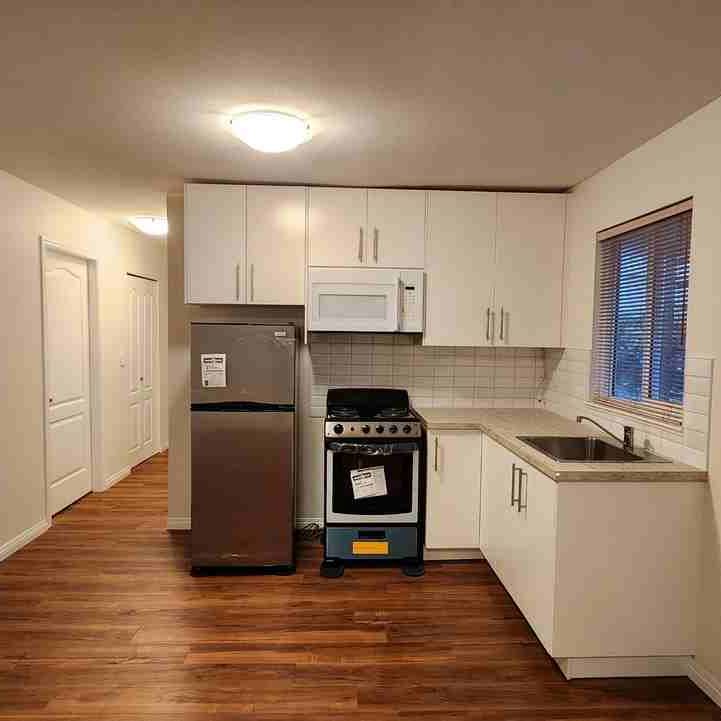 2310 Ninth Avenue apartment — New Westminster, BC (3-Bedroom) - 3 Bedroom - Photo 1