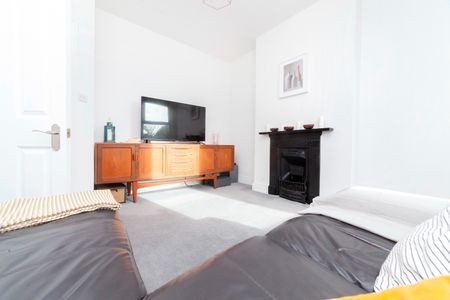4 Bed Maisonette, Clarendon Road, SW19 - Photo 2