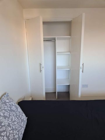 Room in a Shared Flat, Campbell Court, NW9 - Photo 4