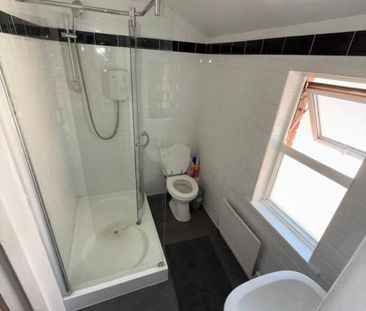 1 bedroom in a house share to rent - Photo 6