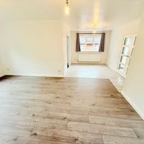 3 bedroom bungalow to rent - Photo 1