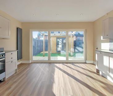 3 bedroom end of terrace house to rent - Photo 6